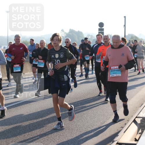 03.10.2025 - Köhlbrandbrückenlauf Lena Gebhardt http://msf.ph/oto/9071902 03.10.2025 09:24:43 Position 1 1108, 2435, 3097 meine-sportfotos.de