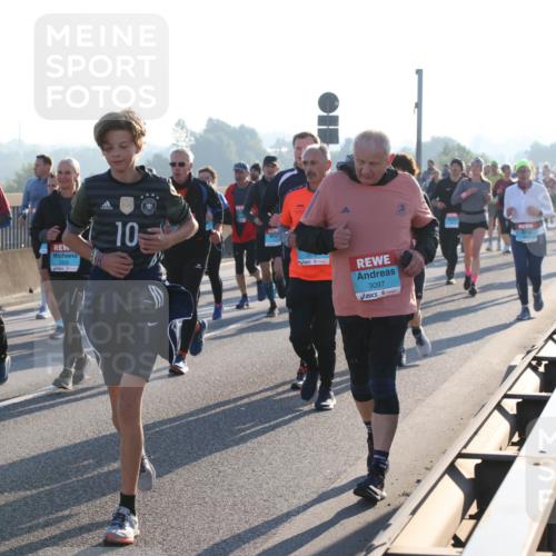03.10.2025 - Köhlbrandbrückenlauf Lena Gebhardt http://msf.ph/oto/9071912 03.10.2025 09:24:43 Position 1 2435, 10, 3097 meine-sportfotos.de
