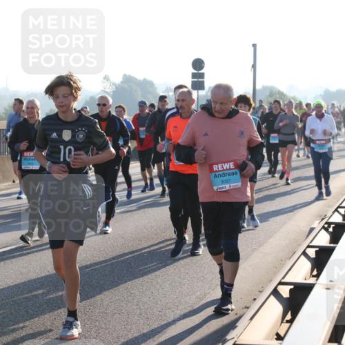 03.10.2025 - Köhlbrandbrückenlauf Lena Gebhardt http://msf.ph/oto/9071925 03.10.2025 09:24:43 Position 1 1687, 2435, 10, 3097 meine-sportfotos.de