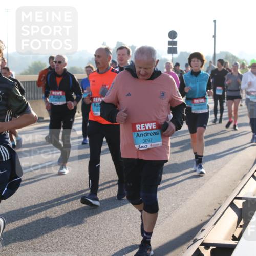 03.10.2025 - Köhlbrandbrückenlauf Lena Gebhardt http://msf.ph/oto/9071980 03.10.2025 09:24:44 Position 1 10, 3097 meine-sportfotos.de