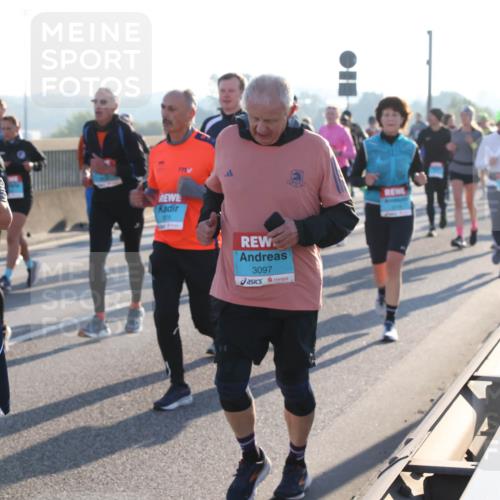 03.10.2025 - Köhlbrandbrückenlauf Lena Gebhardt http://msf.ph/oto/9072010 03.10.2025 09:24:44 Position 1 3097 meine-sportfotos.de