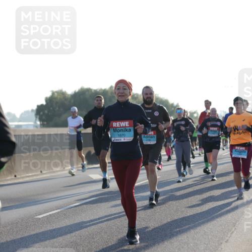 03.10.2025 - Köhlbrandbrückenlauf Jannik Wohlers http://msf.ph/oto/9072012 03.10.2025 09:18:03 Position 3 1670, 2786 meine-sportfotos.de