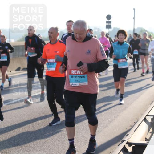 03.10.2025 - Köhlbrandbrückenlauf Lena Gebhardt http://msf.ph/oto/9072017 03.10.2025 09:24:44 Position 1 3097 meine-sportfotos.de