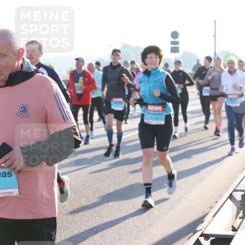 03.10.2025 - Köhlbrandbrückenlauf Lena Gebhardt http://msf.ph/oto/9072076 03.10.2025 09:24:45 Position 1 3097, 2119 meine-sportfotos.de