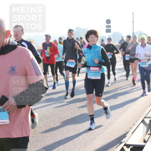 03.10.2025 - Köhlbrandbrückenlauf Lena Gebhardt http://msf.ph/oto/9072087 03.10.2025 09:24:45 Position 1 3097, 2119 meine-sportfotos.de