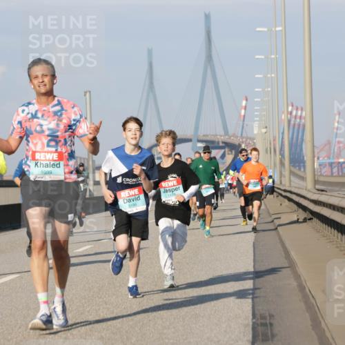 03.10.2025 - Köhlbrandbrückenlauf Jannik Wohlers http://msf.ph/oto/9072100 03.10.2025 09:49:58 Position 3 1111, 1039, 3196, 1173 meine-sportfotos.de