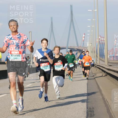 03.10.2025 - Köhlbrandbrückenlauf Jannik Wohlers http://msf.ph/oto/9072107 03.10.2025 09:49:59 Position 3 1111, 1039, 3196, 1173 meine-sportfotos.de