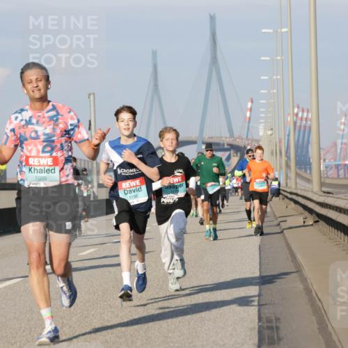 03.10.2025 - Köhlbrandbrückenlauf Jannik Wohlers http://msf.ph/oto/9072119 03.10.2025 09:49:59 Position 3 1111, 1039, 3196, 1173 meine-sportfotos.de