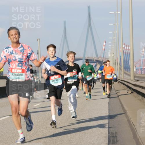 03.10.2025 - Köhlbrandbrückenlauf Jannik Wohlers http://msf.ph/oto/9072122 03.10.2025 09:49:59 Position 3 1111, 1039, 3196, 1173 meine-sportfotos.de