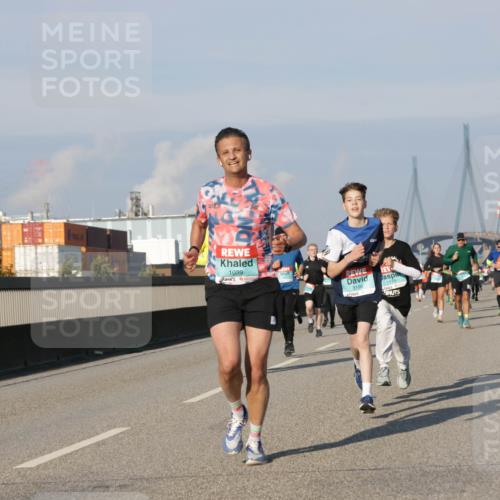 03.10.2025 - Köhlbrandbrückenlauf Jannik Wohlers http://msf.ph/oto/9072177 03.10.2025 09:50:00 Position 3 1039, 3196, 1173 meine-sportfotos.de