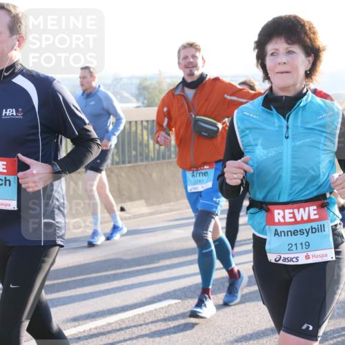 03.10.2025 - Köhlbrandbrückenlauf Lena Gebhardt http://msf.ph/oto/9072187 03.10.2025 09:24:47 Position 1 3147, 3281, 2119 meine-sportfotos.de