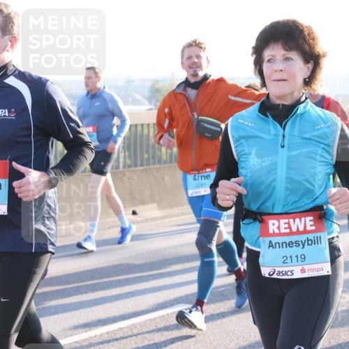 03.10.2025 - Köhlbrandbrückenlauf Lena Gebhardt http://msf.ph/oto/9072198 03.10.2025 09:24:47 Position 1 3147, 3281, 2119 meine-sportfotos.de