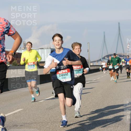 03.10.2025 - Köhlbrandbrückenlauf Jannik Wohlers http://msf.ph/oto/9072230 03.10.2025 09:50:01 Position 3 1039, 1111, 3196, 1173 meine-sportfotos.de