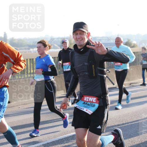 03.10.2025 - Köhlbrandbrückenlauf Lena Gebhardt http://msf.ph/oto/9072243 03.10.2025 09:24:48 Position 1 3281, 3084, 1031 meine-sportfotos.de