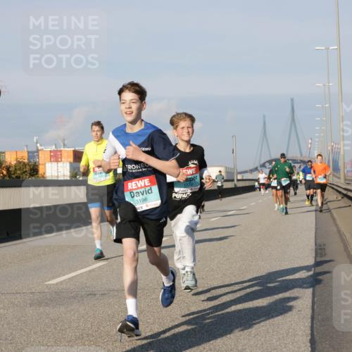 03.10.2025 - Köhlbrandbrückenlauf Jannik Wohlers http://msf.ph/oto/9072283 03.10.2025 09:50:02 Position 3 3196, 1173 meine-sportfotos.de