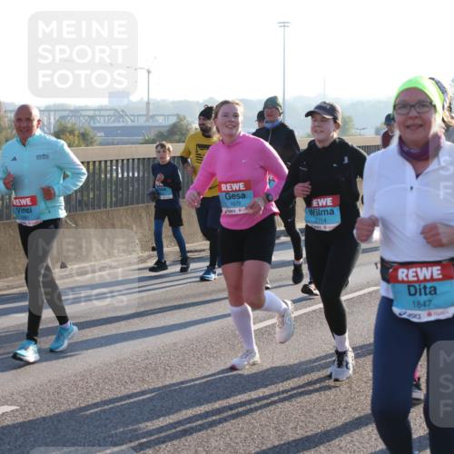 03.10.2025 - Köhlbrandbrückenlauf Lena Gebhardt http://msf.ph/oto/9072284 03.10.2025 09:24:48 Position 1 1977, 2114, 1976, 1847, 45, 630 meine-sportfotos.de