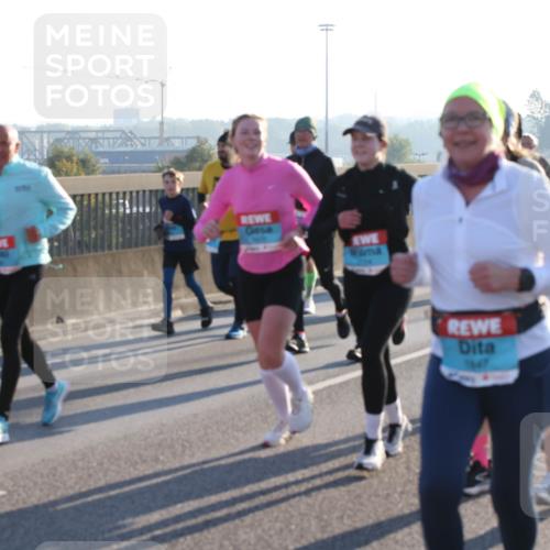 03.10.2025 - Köhlbrandbrückenlauf Lena Gebhardt http://msf.ph/oto/9072292 03.10.2025 09:24:48 Position 1  meine-sportfotos.de