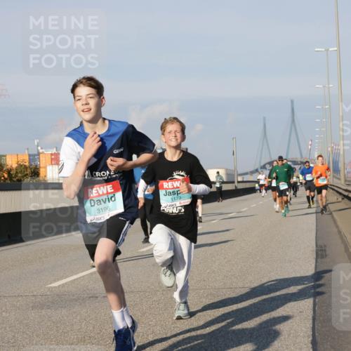 03.10.2025 - Köhlbrandbrückenlauf Jannik Wohlers http://msf.ph/oto/9072295 03.10.2025 09:50:02 Position 3 452, 3196, 1173 meine-sportfotos.de