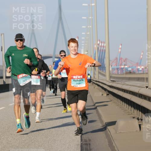 03.10.2025 - Köhlbrandbrückenlauf Jannik Wohlers http://msf.ph/oto/9072342 03.10.2025 09:50:05 Position 3 3812, 113, 3496 meine-sportfotos.de