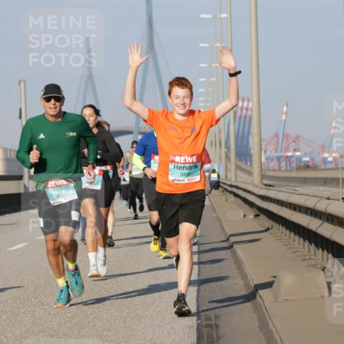 03.10.2025 - Köhlbrandbrückenlauf Jannik Wohlers http://msf.ph/oto/9072372 03.10.2025 09:50:06 Position 3 3812, 3496 meine-sportfotos.de