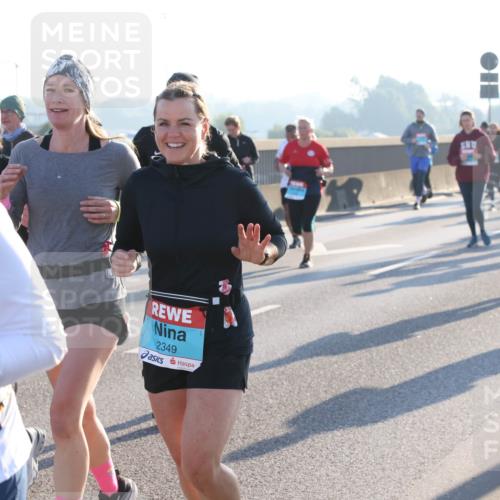 03.10.2025 - Köhlbrandbrückenlauf Lena Gebhardt http://msf.ph/oto/9072376 03.10.2025 09:24:49 Position 1 2349 meine-sportfotos.de