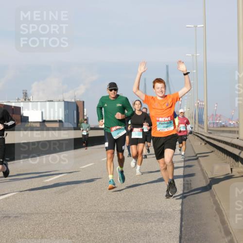 03.10.2025 - Köhlbrandbrückenlauf Jannik Wohlers http://msf.ph/oto/9072432 03.10.2025 09:50:07 Position 3 3496 meine-sportfotos.de