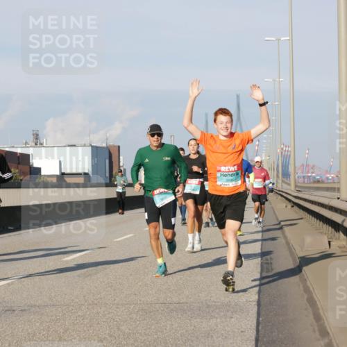 03.10.2025 - Köhlbrandbrückenlauf Jannik Wohlers http://msf.ph/oto/9072445 03.10.2025 09:50:07 Position 3 3812, 3496 meine-sportfotos.de