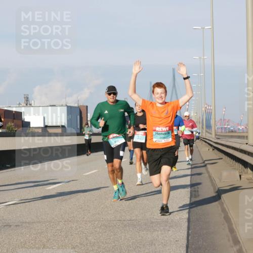 03.10.2025 - Köhlbrandbrückenlauf Jannik Wohlers http://msf.ph/oto/9072456 03.10.2025 09:50:07 Position 3 516, 3496 meine-sportfotos.de
