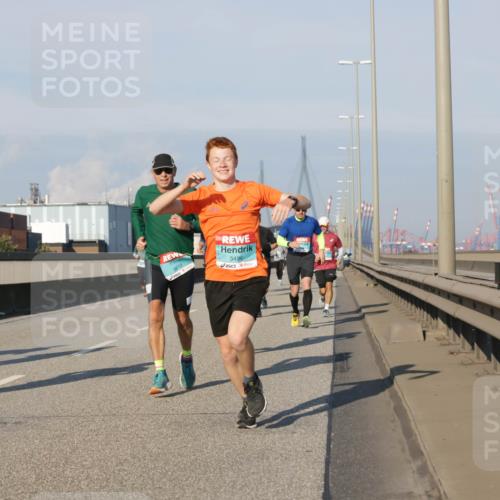 03.10.2025 - Köhlbrandbrückenlauf Jannik Wohlers http://msf.ph/oto/9072478 03.10.2025 09:50:07 Position 3 3812, 3496 meine-sportfotos.de