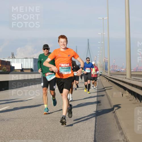 03.10.2025 - Köhlbrandbrückenlauf Jannik Wohlers http://msf.ph/oto/9072489 03.10.2025 09:50:08 Position 3 3812, 3496 meine-sportfotos.de
