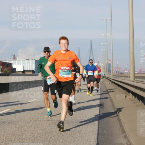 03.10.2025 - Köhlbrandbrückenlauf Jannik Wohlers http://msf.ph/oto/9072492 03.10.2025 09:50:08 Position 3 381, 3496 meine-sportfotos.de