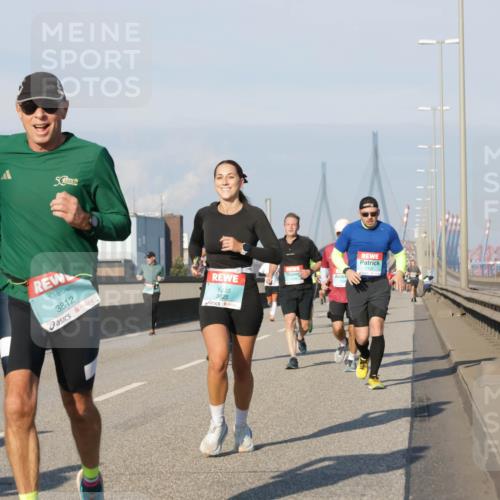 03.10.2025 - Köhlbrandbrückenlauf Jannik Wohlers http://msf.ph/oto/9072561 03.10.2025 09:50:09 Position 3 5, 3812, 3825 meine-sportfotos.de