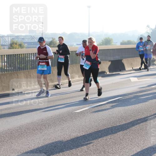 03.10.2025 - Köhlbrandbrückenlauf Lena Gebhardt http://msf.ph/oto/9072573 03.10.2025 09:24:51 Position 1 1984, 2315 meine-sportfotos.de