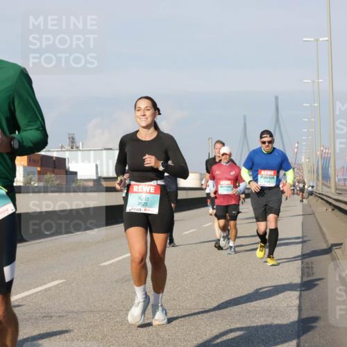 03.10.2025 - Köhlbrandbrückenlauf Jannik Wohlers http://msf.ph/oto/9072639 03.10.2025 09:50:10 Position 3 5, 3812, 3825, 1132 meine-sportfotos.de