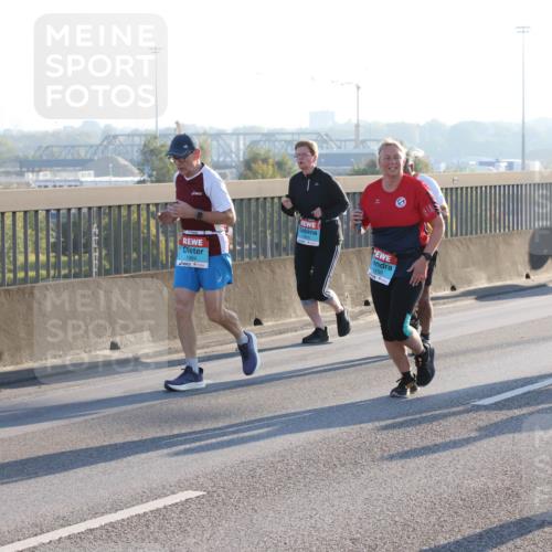03.10.2025 - Köhlbrandbrückenlauf Lena Gebhardt http://msf.ph/oto/9072652 03.10.2025 09:24:52 Position 1 1984, 159 meine-sportfotos.de