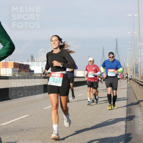 03.10.2025 - Köhlbrandbrückenlauf Jannik Wohlers http://msf.ph/oto/9072654 03.10.2025 09:50:10 Position 3 50, 3812, 3825 meine-sportfotos.de