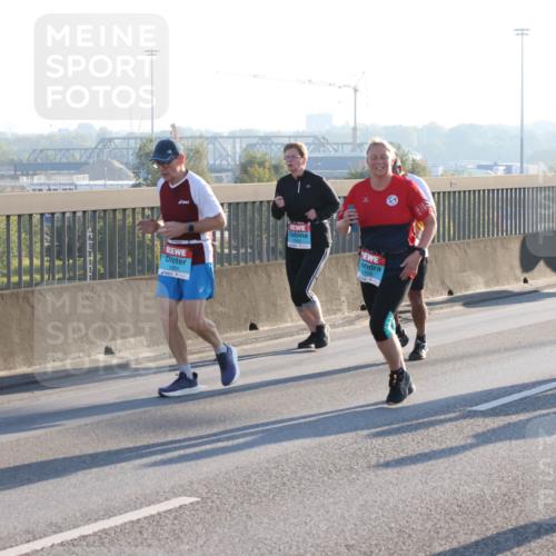 03.10.2025 - Köhlbrandbrückenlauf Lena Gebhardt http://msf.ph/oto/9072663 03.10.2025 09:24:52 Position 1  meine-sportfotos.de
