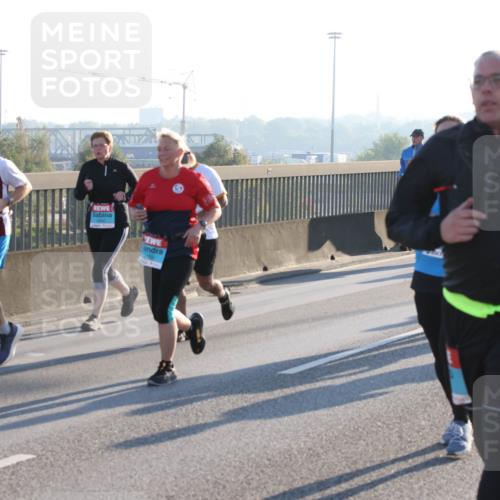 03.10.2025 - Köhlbrandbrückenlauf Lena Gebhardt http://msf.ph/oto/9072685 03.10.2025 09:24:52 Position 1 2150 meine-sportfotos.de