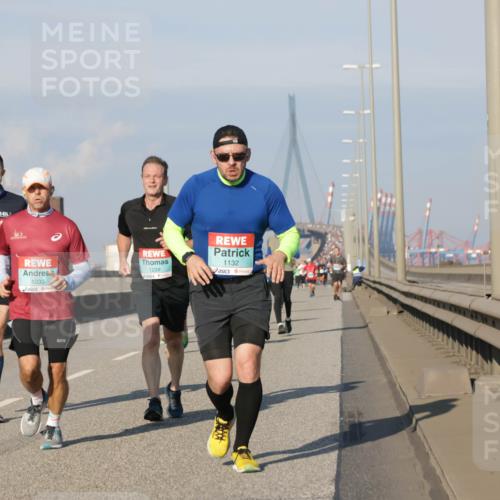 03.10.2025 - Köhlbrandbrückenlauf Jannik Wohlers http://msf.ph/oto/9072700 03.10.2025 09:50:11 Position 3 313, 1033, 1239, 1132 meine-sportfotos.de