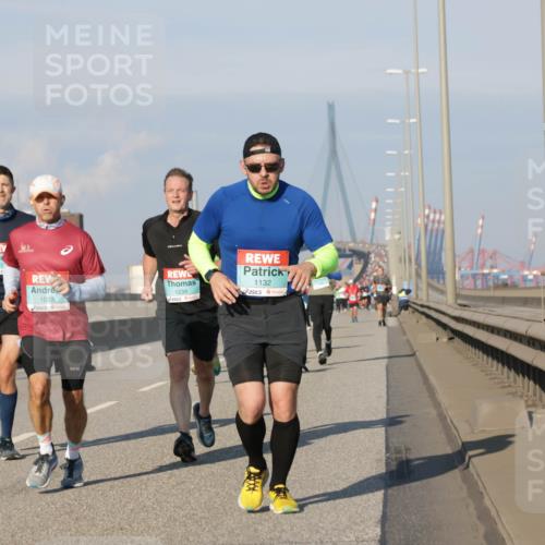 03.10.2025 - Köhlbrandbrückenlauf Jannik Wohlers http://msf.ph/oto/9072710 03.10.2025 09:50:11 Position 3 1033, 1239, 1132 meine-sportfotos.de