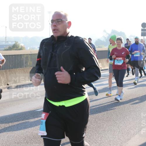 03.10.2025 - Köhlbrandbrückenlauf Lena Gebhardt http://msf.ph/oto/9072735 03.10.2025 09:24:53 Position 1 1159, 1097 meine-sportfotos.de