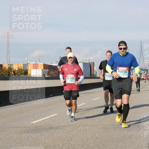 03.10.2025 - Köhlbrandbrückenlauf Jannik Wohlers http://msf.ph/oto/9072738 03.10.2025 09:50:12 Position 3 1033, 1239, 1132 meine-sportfotos.de