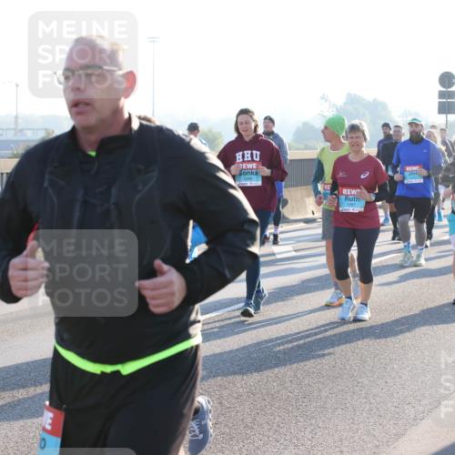 03.10.2025 - Köhlbrandbrückenlauf Lena Gebhardt http://msf.ph/oto/9072757 03.10.2025 09:24:53 Position 1 52187, 1098, 1097 meine-sportfotos.de