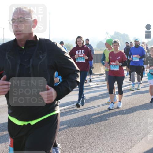 03.10.2025 - Köhlbrandbrückenlauf Lena Gebhardt http://msf.ph/oto/9072770 03.10.2025 09:24:53 Position 1 1098, 1097 meine-sportfotos.de
