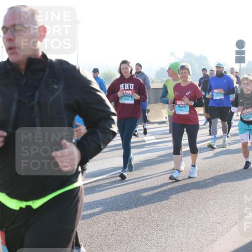 03.10.2025 - Köhlbrandbrückenlauf Lena Gebhardt http://msf.ph/oto/9072783 03.10.2025 09:24:53 Position 1 1098, 1097 meine-sportfotos.de