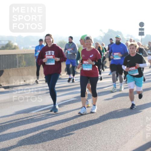 03.10.2025 - Köhlbrandbrückenlauf Lena Gebhardt http://msf.ph/oto/9072837 03.10.2025 09:24:54 Position 1  meine-sportfotos.de