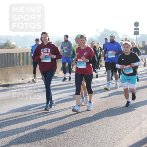 03.10.2025 - Köhlbrandbrückenlauf Lena Gebhardt http://msf.ph/oto/9072849 03.10.2025 09:24:54 Position 1 1097 meine-sportfotos.de
