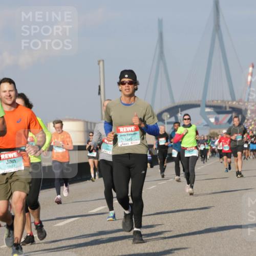 03.10.2025 - Köhlbrandbrückenlauf Jannik Wohlers http://msf.ph/oto/9072865 03.10.2025 09:50:16 Position 3 1080, 1822, 3821, 1245 meine-sportfotos.de