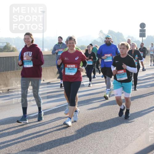 03.10.2025 - Köhlbrandbrückenlauf Lena Gebhardt http://msf.ph/oto/9072873 03.10.2025 09:24:54 Position 1 1098, 1097, 3381 meine-sportfotos.de