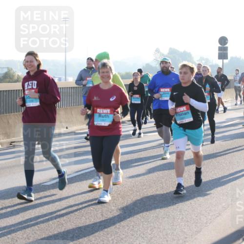 03.10.2025 - Köhlbrandbrückenlauf Lena Gebhardt http://msf.ph/oto/9072886 03.10.2025 09:24:54 Position 1 1097 meine-sportfotos.de